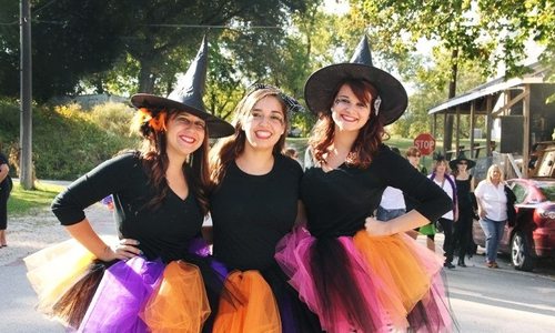 Photo of witch costumes in Kimmswick, Missouri