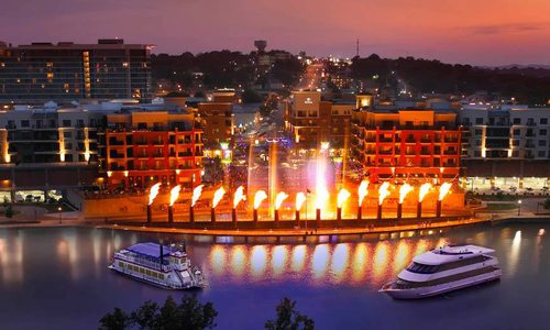 Fountain and fire show at the Branson Landing