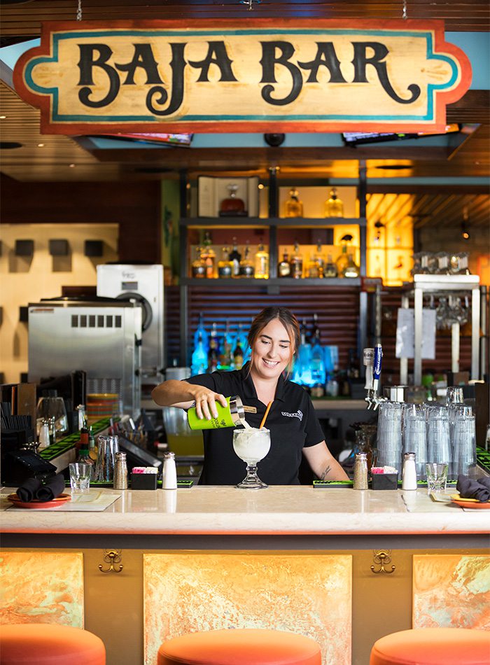 bartender making a margarita at los cabos springfield mo