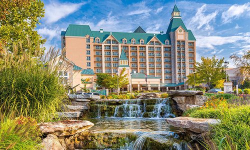 Exterior of Chateau on the Lake in Branson MO