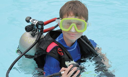 Young boy learning to scuba dive at Diventures in Springfield MO