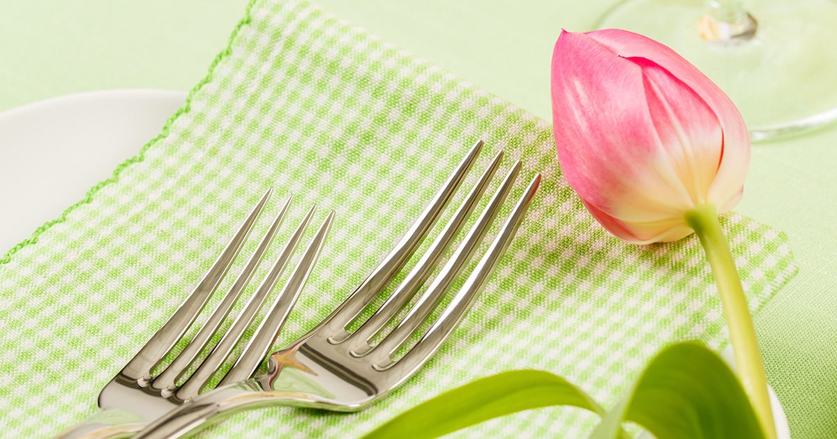 Green spring table setting with pink tulip