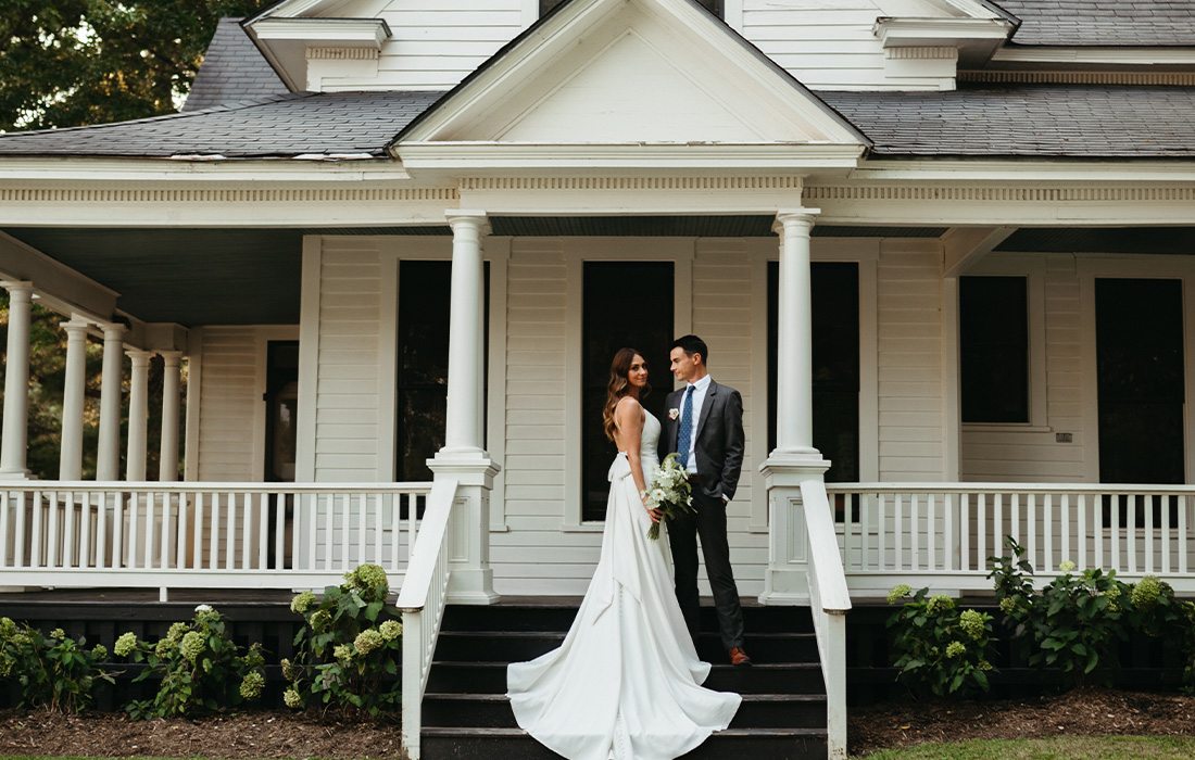 A newlywed couple at Finley Farms.