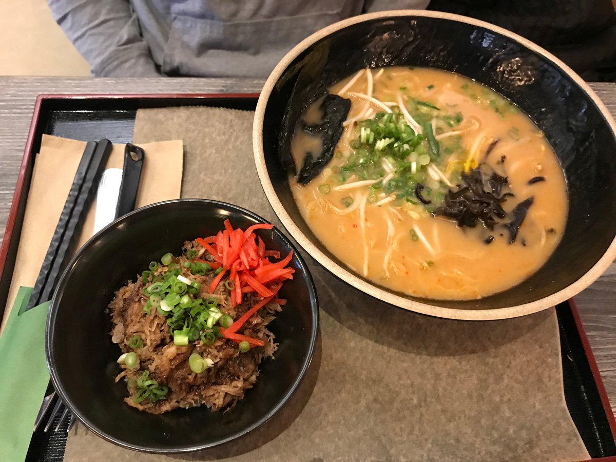 Hot tonkotsu ramen with prok