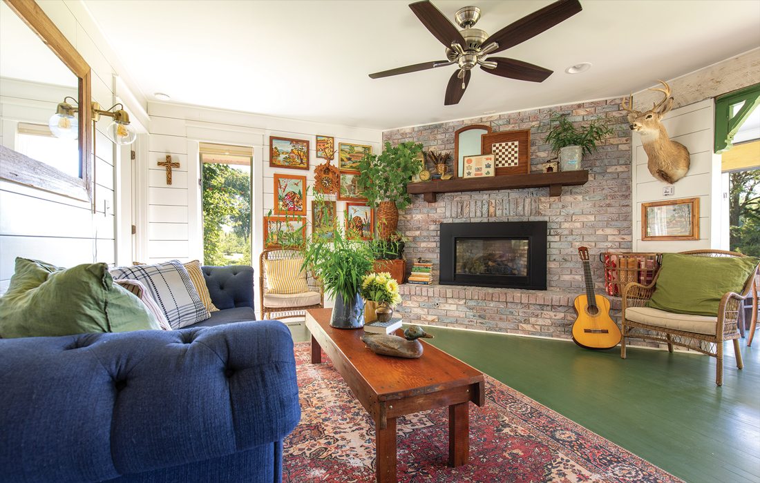 Living room in lakeside AirBnB in southwest Missouri