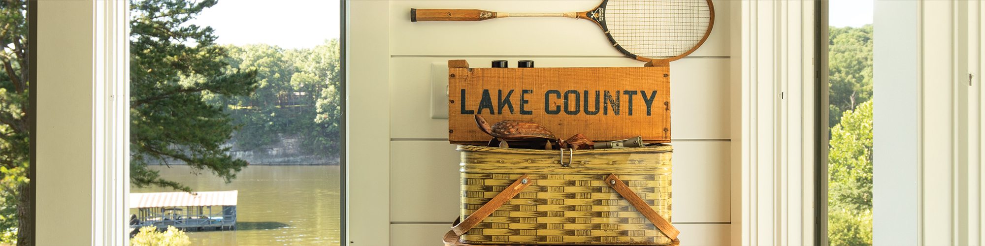 Lakeside lodge Lake Life sign