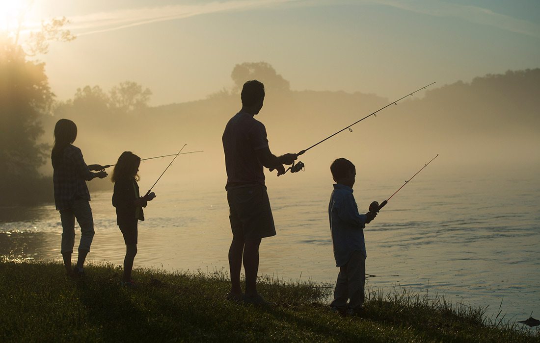 Family fishing on the White River at Gaston's White River Resort