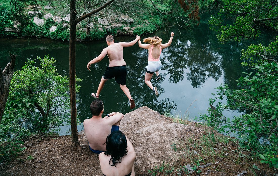 A short walk from the dam takes you to a popular jumping spot at Gunner Pool.