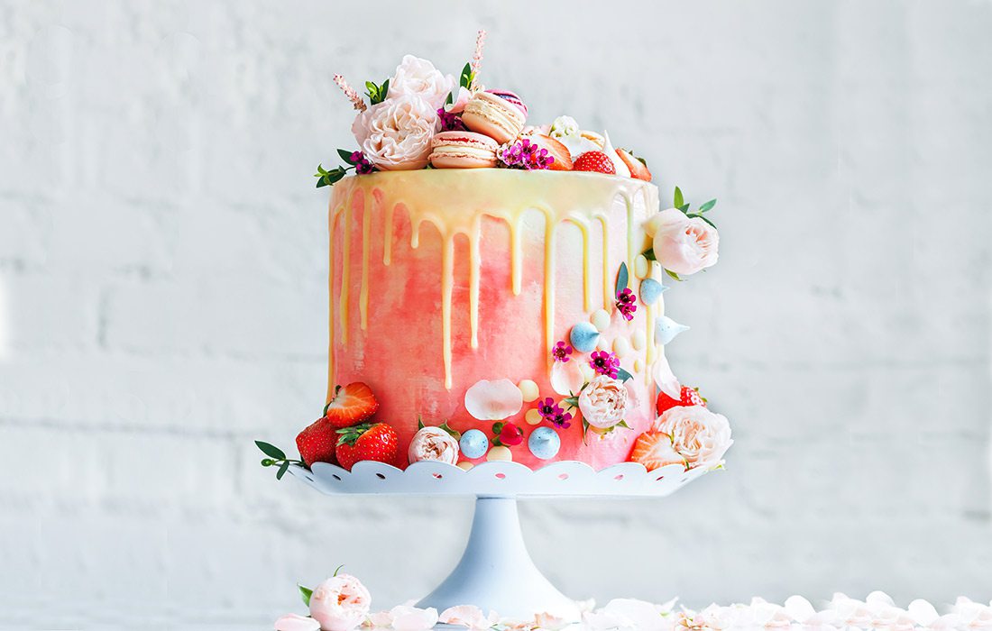 Modern watercolor wedding cake