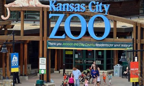 Entrance to Kansas City Zoo