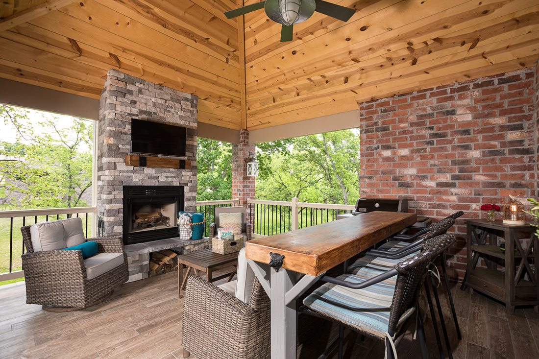 Farmhouse cottage porch