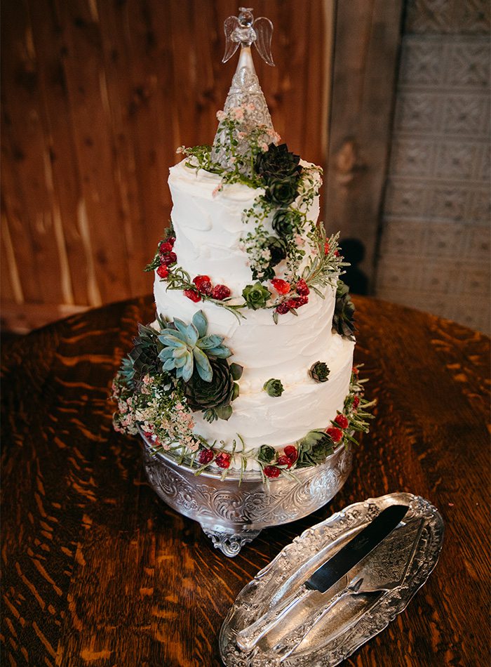 wedding cake with christmas decor